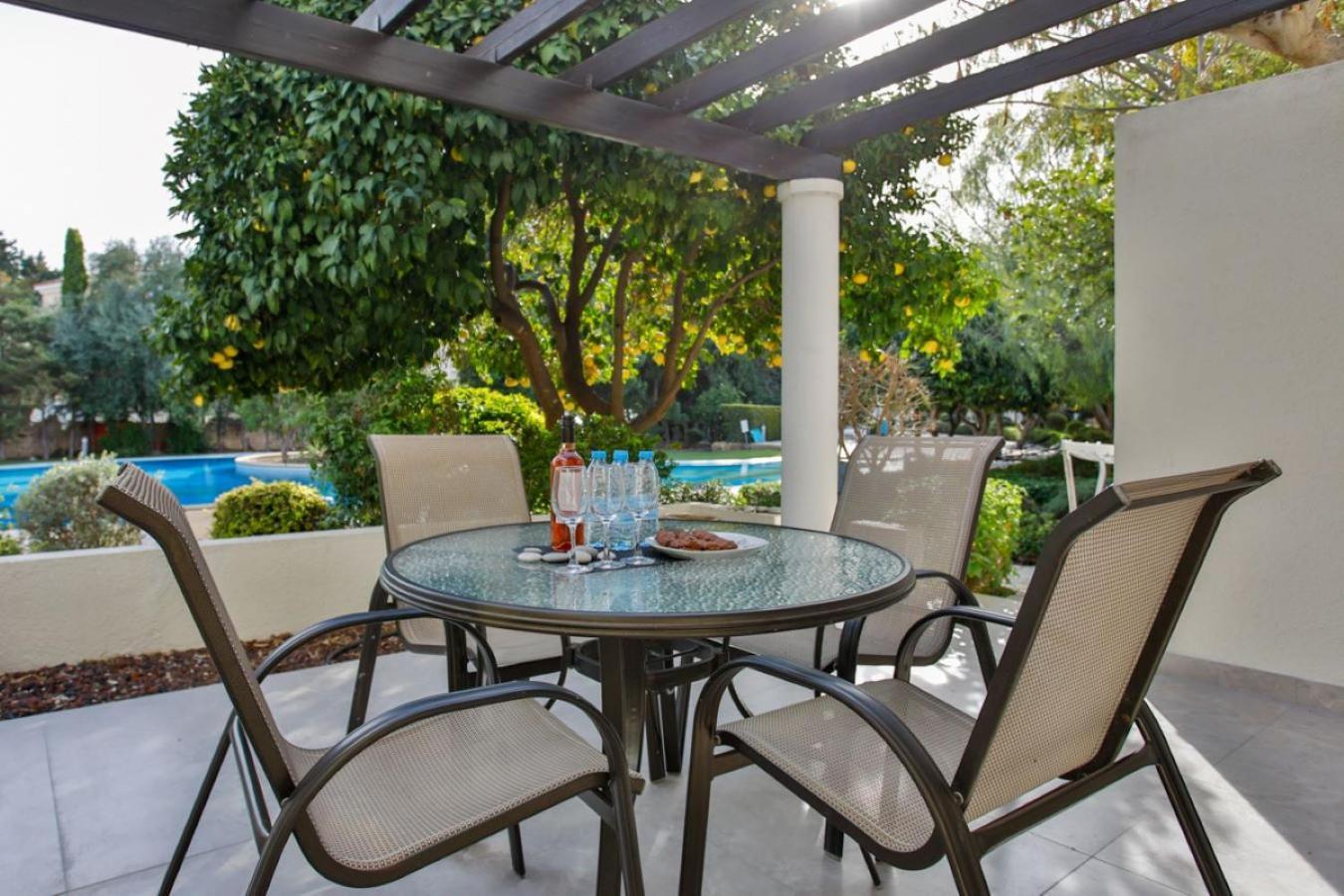 Apartment Stunning & Cosy, Direct Pool Access, 2br, With Private Patio! Serenity Townhouse Paphos