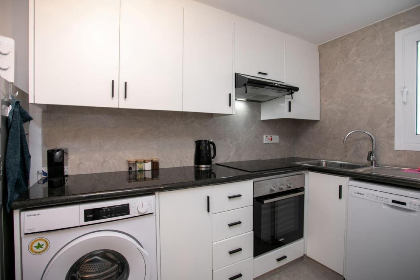 Apartment Stunning & Cosy, Direct Pool Access, 2br, With Private Patio! Serenity Townhouse